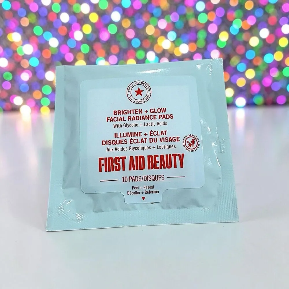 FIRST AID BEAUTY Brighten + Glow Facial Radiance Pads Deluxe Mini 10 pads NIP